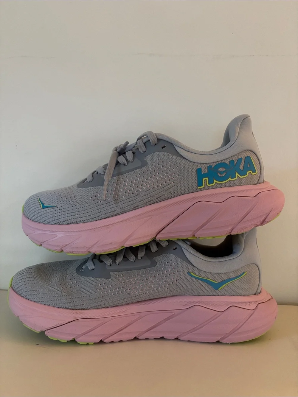 Hoka Women’s Arahi 7 Running Sneaker - Picture 4 of 7